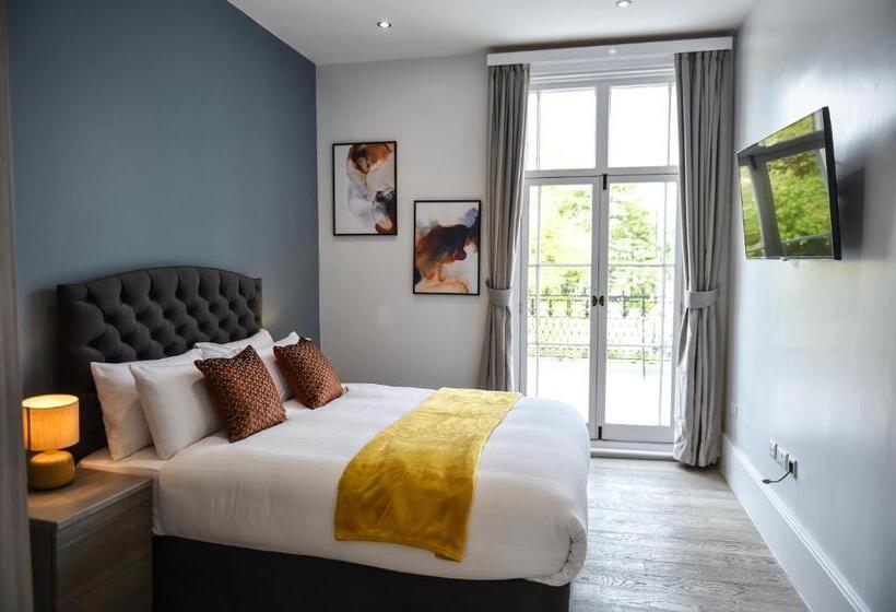 Victoria Colonnade Apart