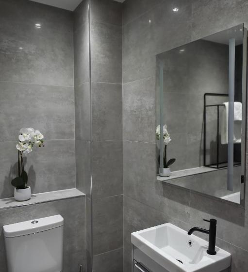 Victoria Colonnade Apart