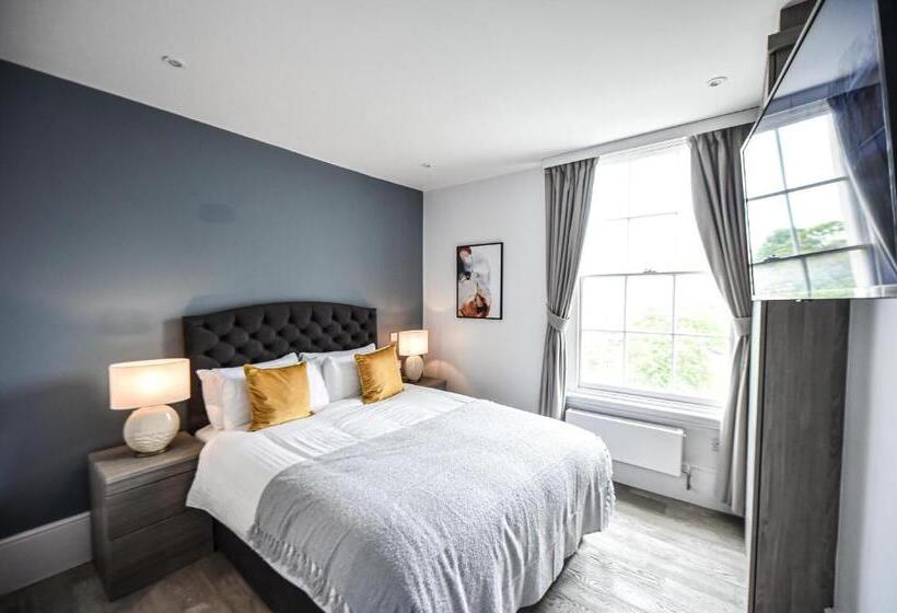 Victoria Colonnade Apart