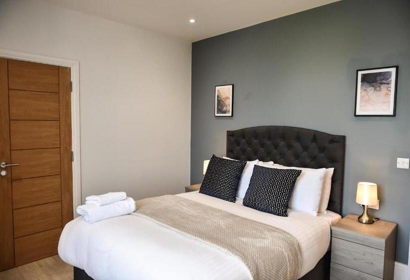 Victoria Colonnade Apart