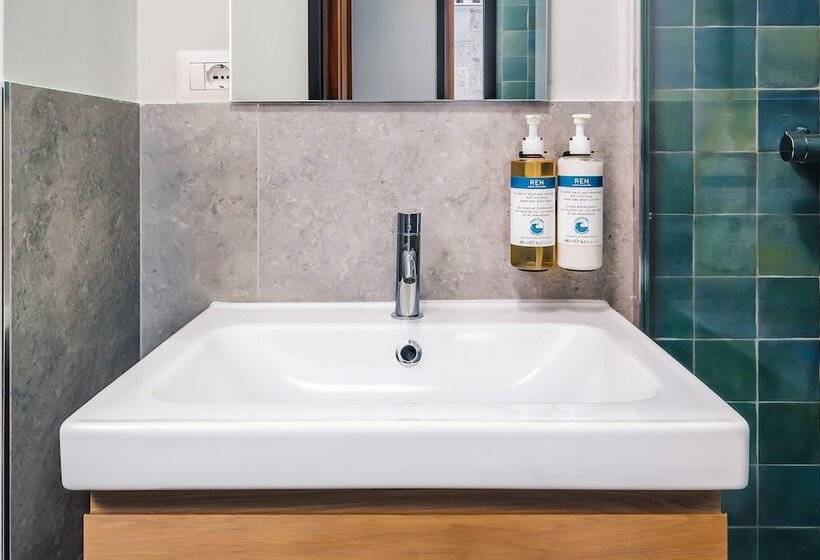 Adore Rooms & Apartments