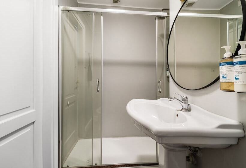 Adore Rooms & Apartments