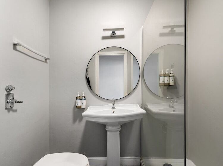 Adore Rooms & Apartments