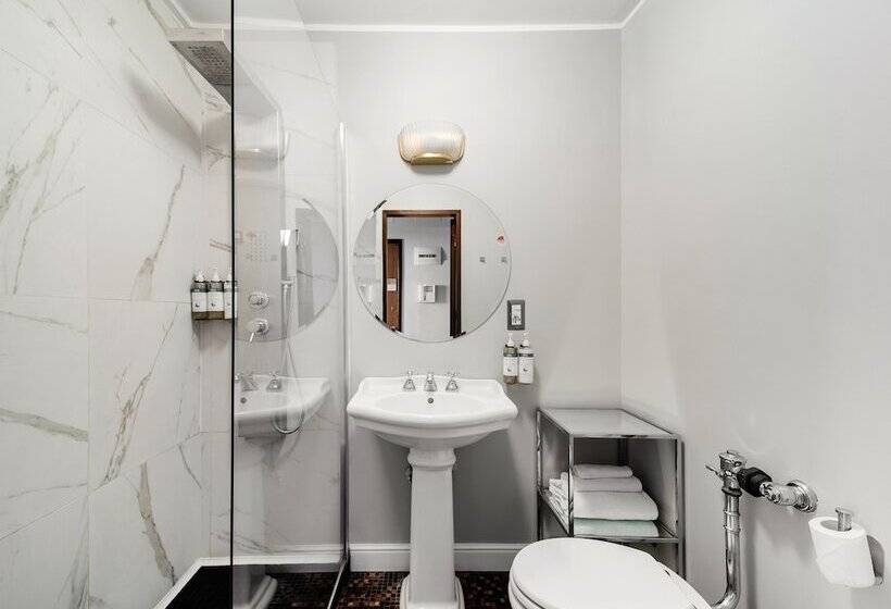 Adore Rooms & Apartments