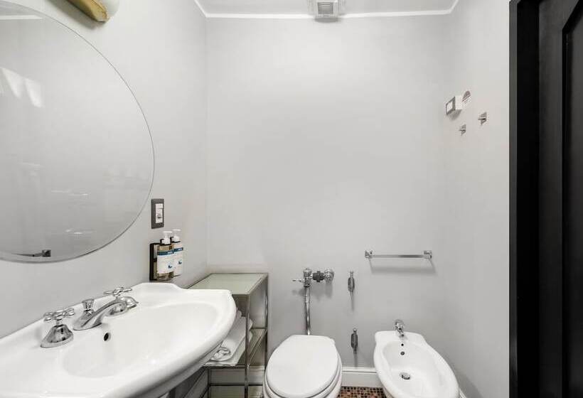 Adore Rooms & Apartments