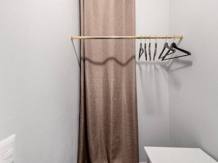 Adore Rooms & Apartments