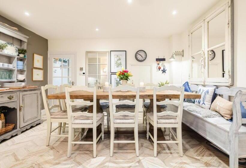 Chart House Sleeps 6