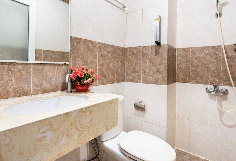 Queen Airport Hotel Saigon