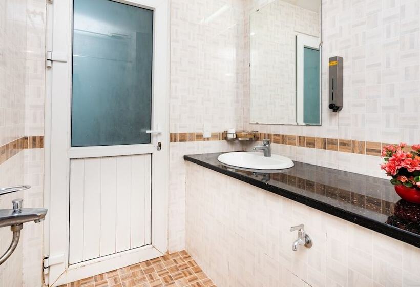 Queen Airport Hotel Saigon