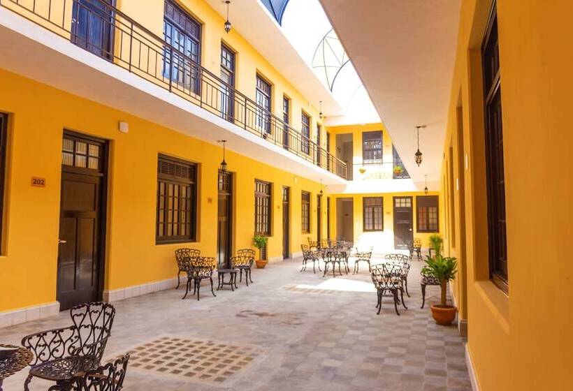 Отель La Nacional By Kavia