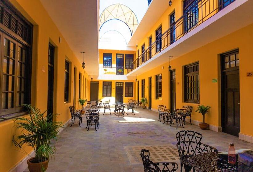 Отель La Nacional By Kavia