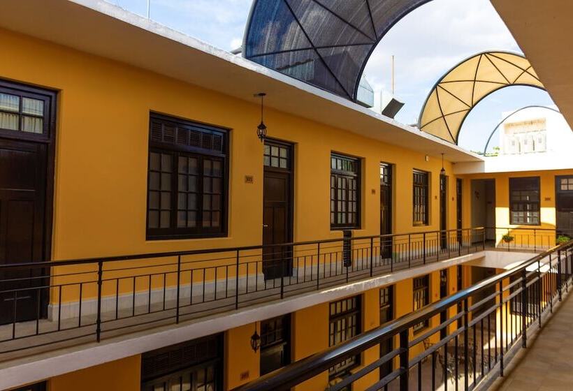 Отель La Nacional By Kavia