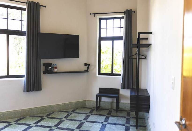 Отель La Nacional By Kavia