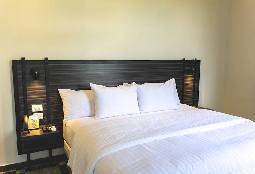 Отель La Nacional By Kavia