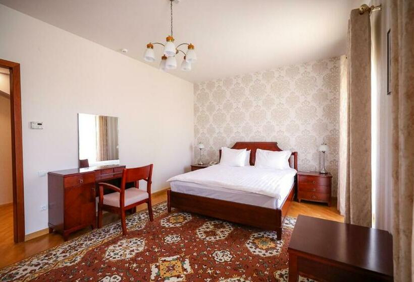 Latar Hotel Yerevan