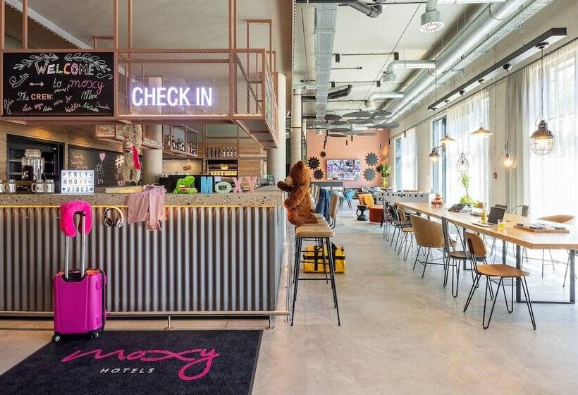 ホテル Moxy Simmern