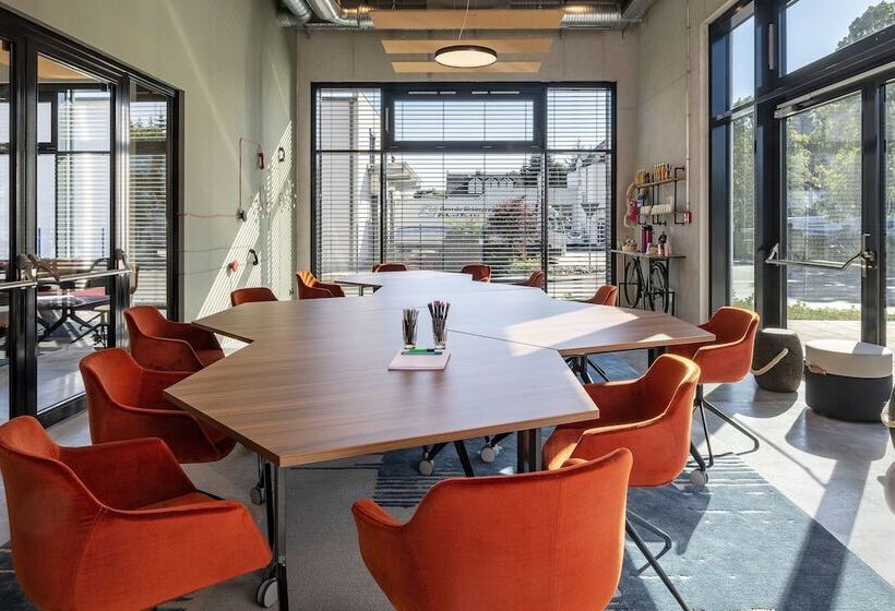 ホテル Moxy Simmern