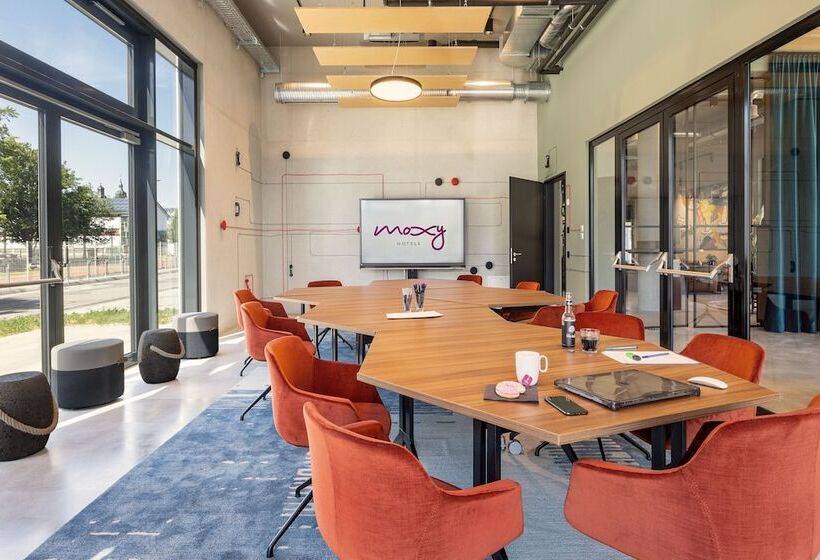 فندق Moxy Simmern