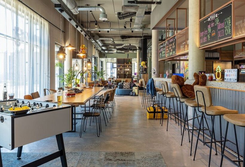 فندق Moxy Simmern