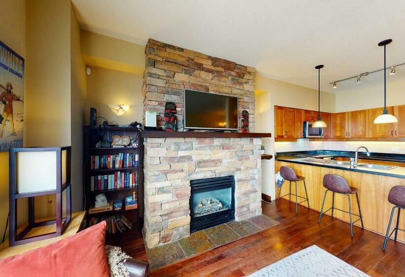 Отель The Crescent 104