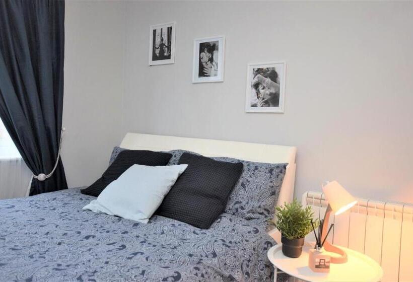 Lovely Apartment Close To The Town Centre & Train Station