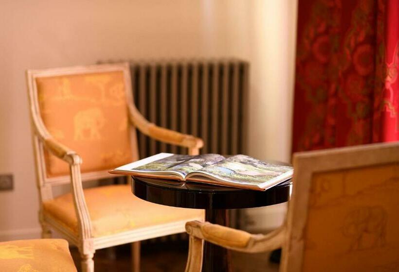 פנסיון Château De Pymont