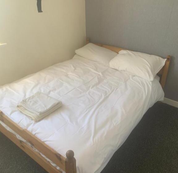 بنسيون The New Macleods Guest House