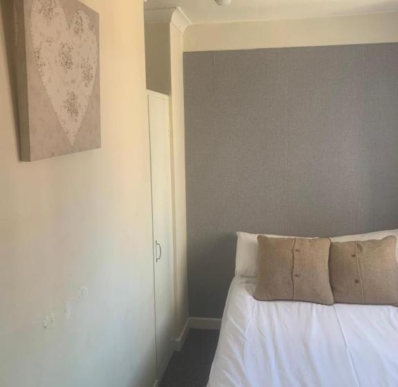 פנסיון The New Macleods Guest House