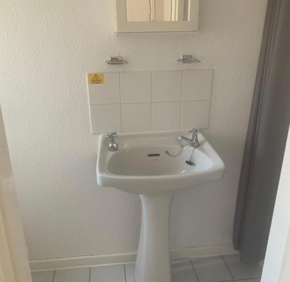 بنسيون The New Macleods Guest House