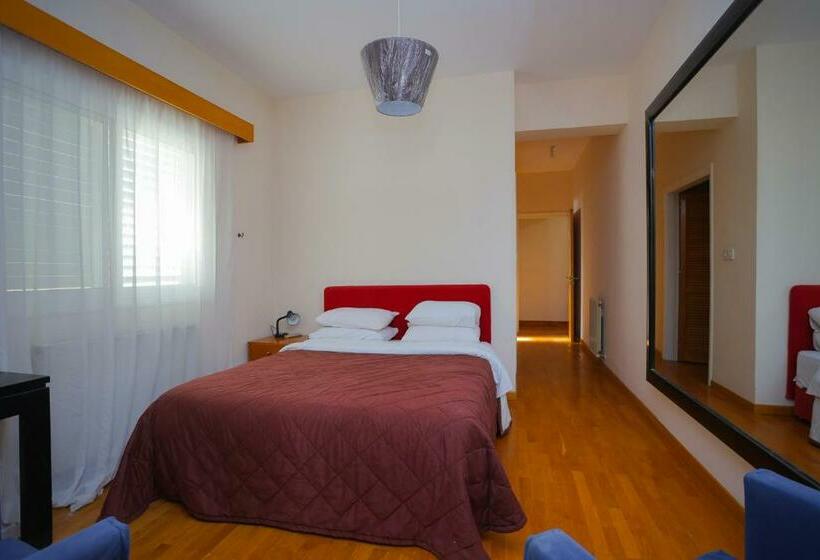 Пансион Mouktaris Suites