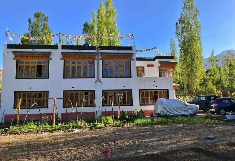 膳宿费 Sponbo Guest House, Leh