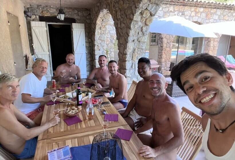 منتجع La Connexion, Gay Men Only