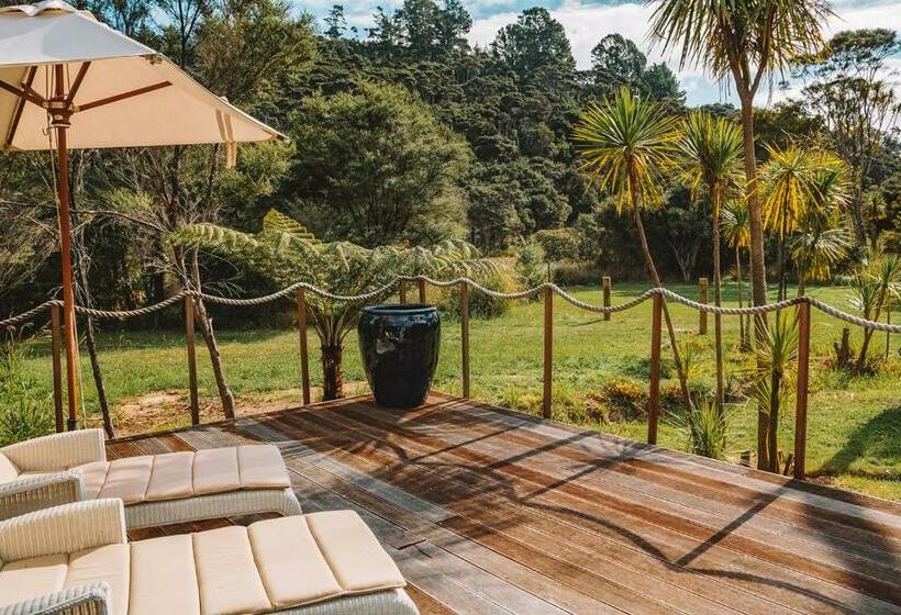 استراحتگاه Parohe Island Retreat