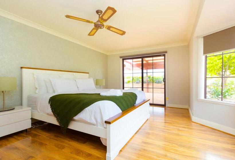 Rocky House Pergola Resort