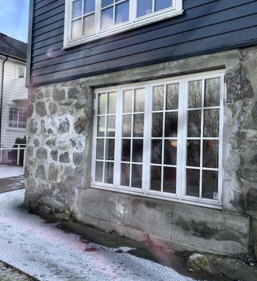 Sentrumsnær Leilighet Med 3 Soverom