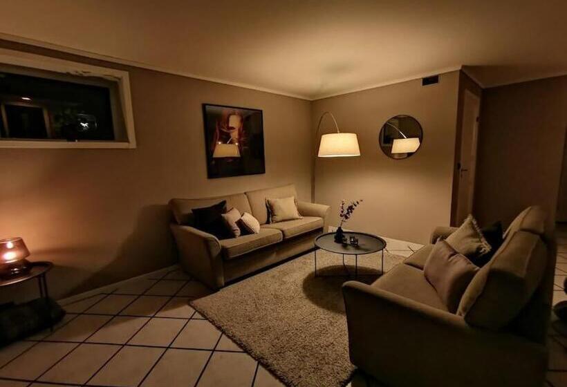 Sentrumsnær Leilighet Med 3 Soverom