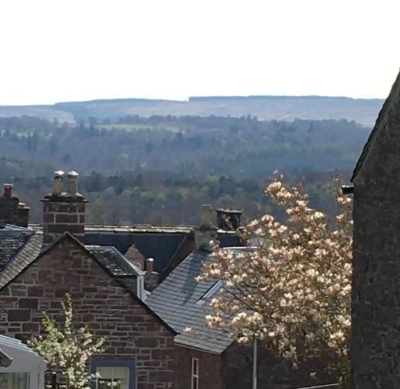 The Art Loft, Crieff: Town Centre Apartment