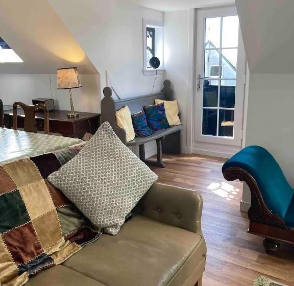 The Art Loft, Crieff: Town Centre Apartment