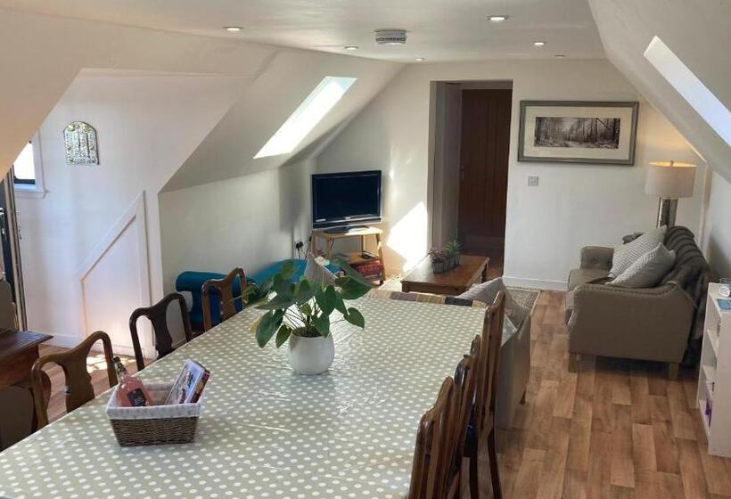 The Art Loft, Crieff: Town Centre Apartment