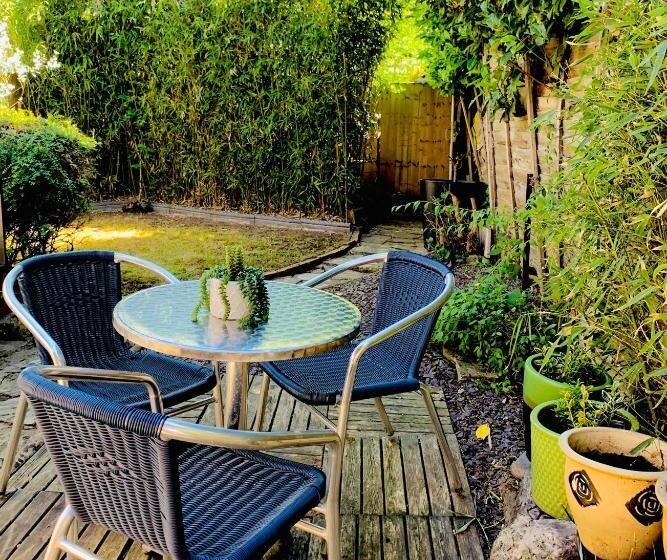 The Lake House, Woking