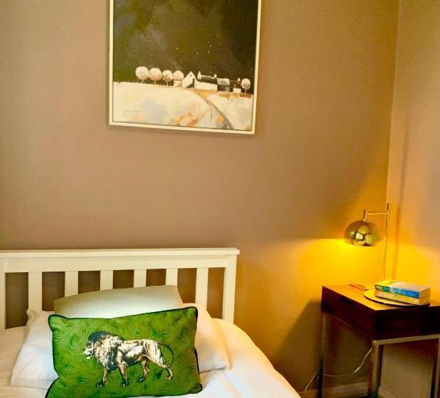 The Lake House, Woking