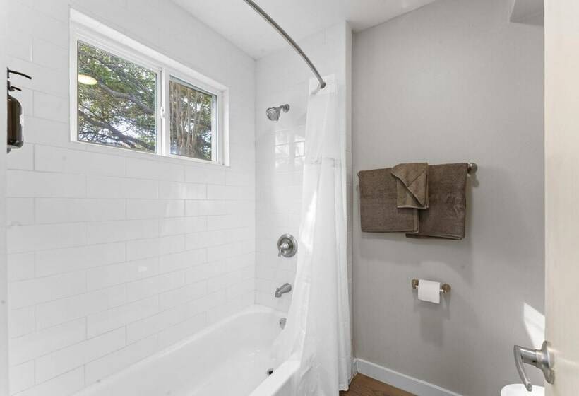 Cozy Efficiency Studios Close To Downtown And Domain