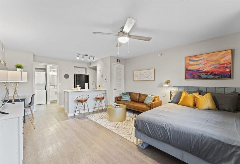 Cozy Efficiency Studios Close To Downtown And Domain