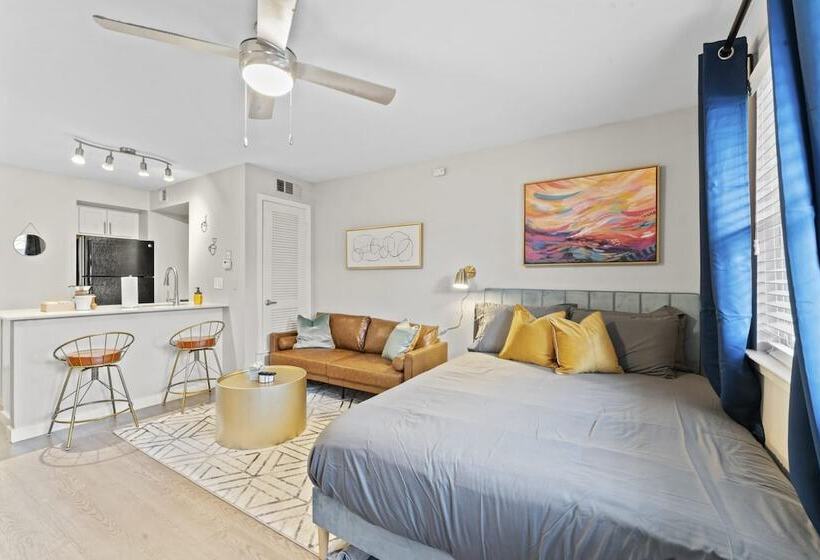 Cozy Efficiency Studios Close To Downtown And Domain
