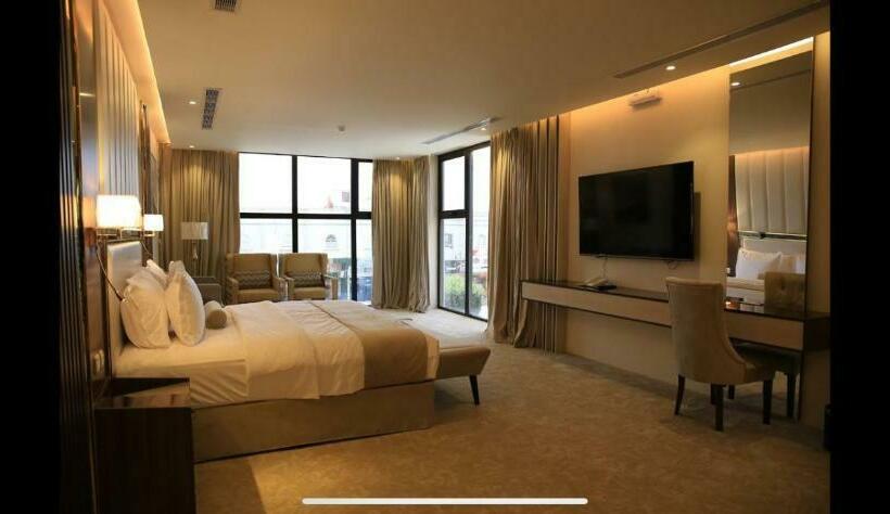 هتل White House Apartments