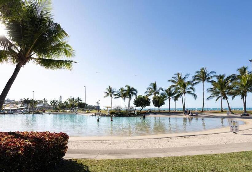 Airlie Sun & Sand Accommodation #4