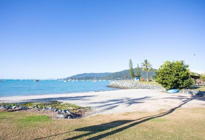 Airlie Sun & Sand Accommodation #4