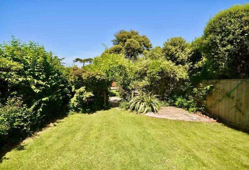 Arden Villa, Sleeps 8, Moments From The Golden Sandy Beach Of Ryde