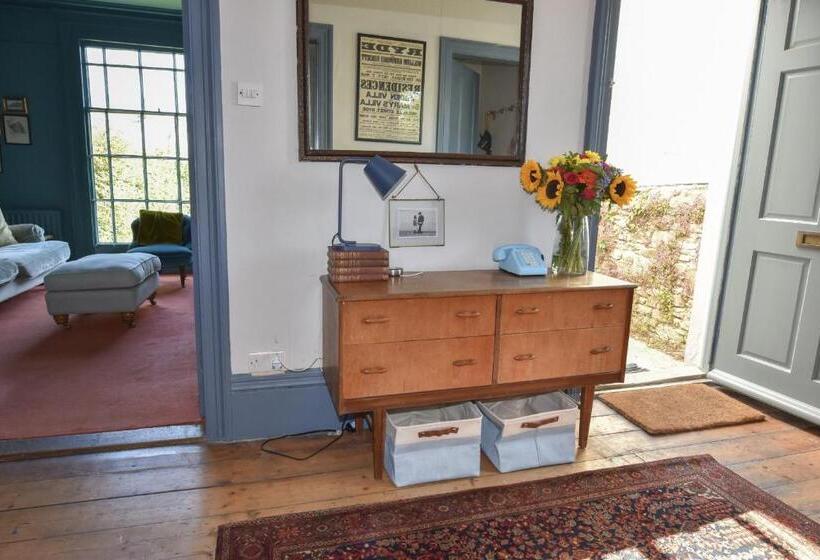 Arden Villa, Sleeps 8, Moments From The Golden Sandy Beach Of Ryde