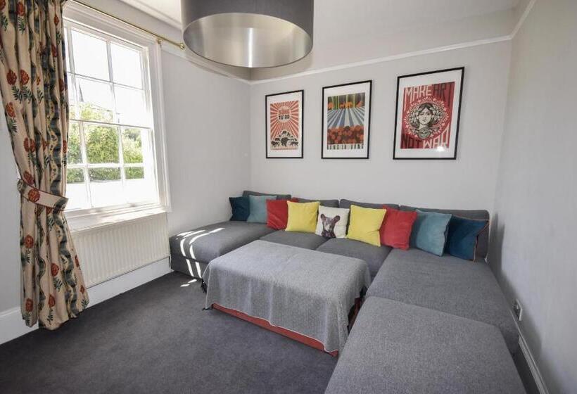 Arden Villa, Sleeps 8, Moments From The Golden Sandy Beach Of Ryde